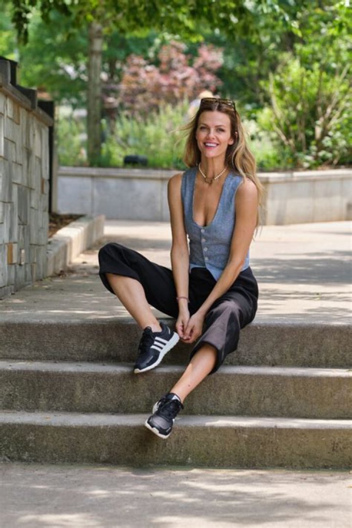 Brooklyn Decker Teams Up with DSW for the Ultimate Back-to-School Style – Celeb Secrets