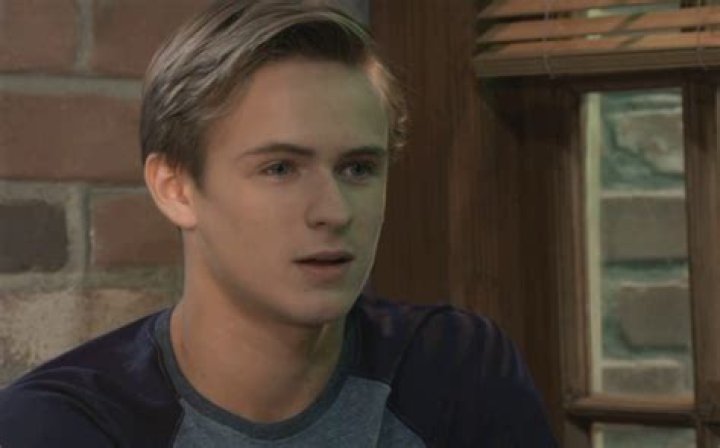 Charlotte Brainwashes Jake Into Turning On Anna