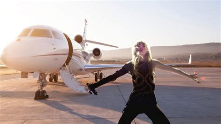 Does Hilary Duff Have a Private Jet?