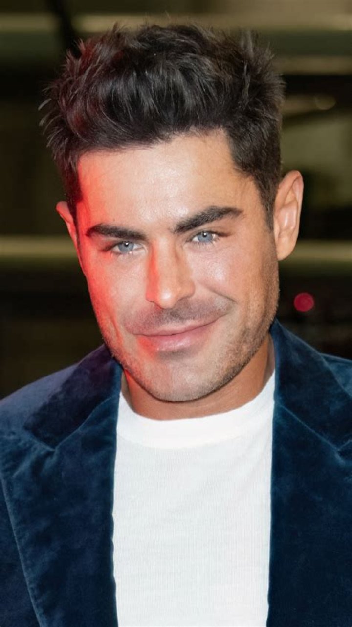 Does Zac Efron Wear Contacts?