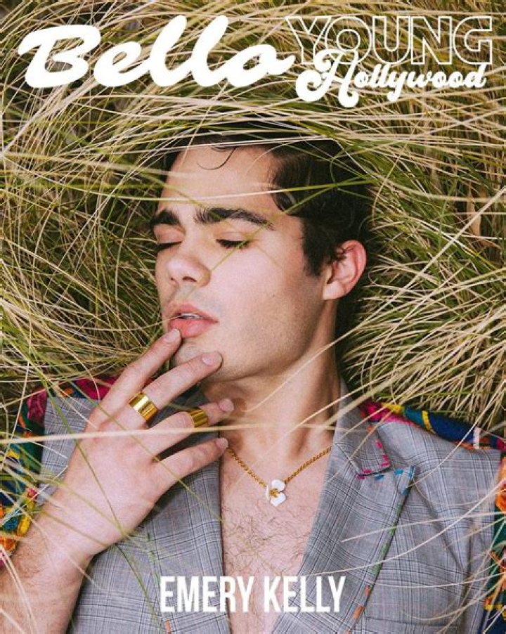 Emery Kelly – Celeb Secrets