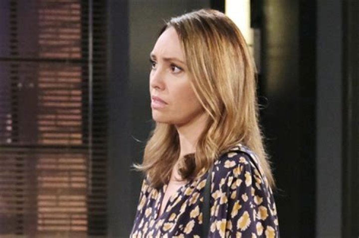 Gwen Believes Dimitri Is Cheating, Turns To Kristen & Leo For “Help”