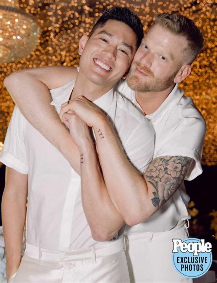 Is Pentatonix Scott Hoying A Gay Person; Who Is He Dating As Boyfriend or Already Married? Details With a Wiki.