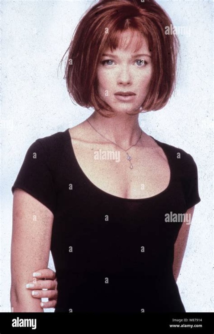 Lauren Holly Bio, Wiki, Net worth, Spouse, Measurements, Ex-wife of Jim Carrey