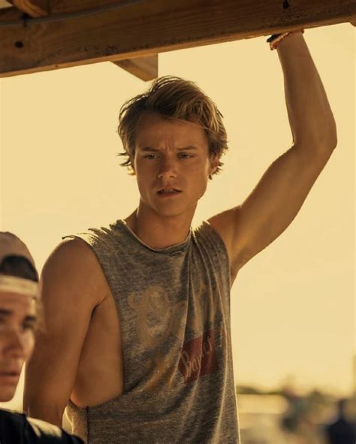 Rudy Pankow | JJ, Outer Banks, Netflix, Instagram, Career, Age, Hometown, Alaska, Chase Stokes, Muse, Music Video, Parents, Siblings, Wiki, Bio, Wikipedia